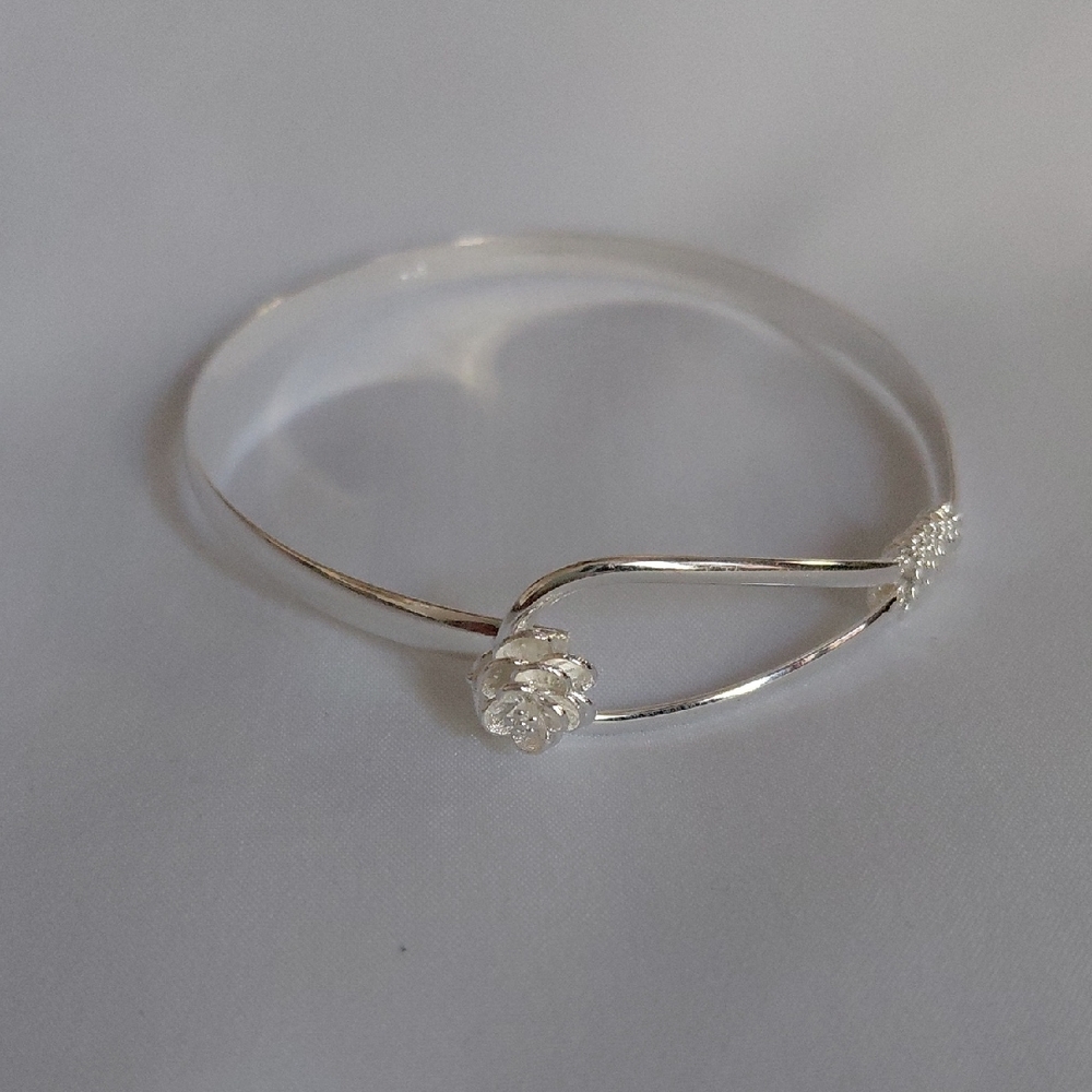 Chic Silver Women's Bracelet